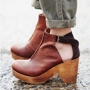 Free People Amber Orchard Clog in Chocolate